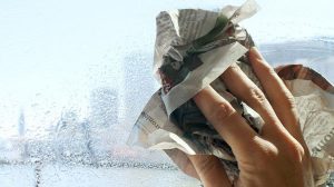 Hướng dẫn vệ sinh cửa kính với các vật dụng đơn giản