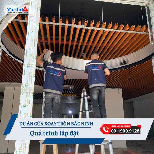 Kỹ thuật viên Ychi Việt Nam lắp đặt khung cửa xoay tròn tự động tại dự án Bắc Ninh