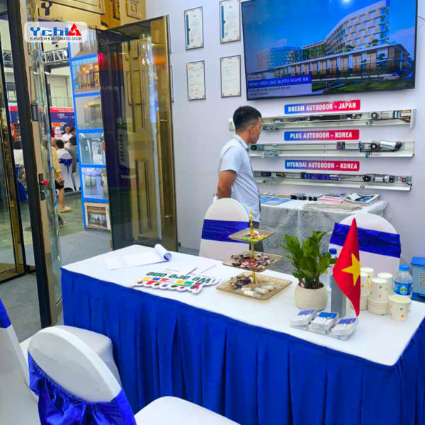 Hệ thống phụ kiện cửa tự động được Ychi Việt Nam trưng bày tại Triển lãm