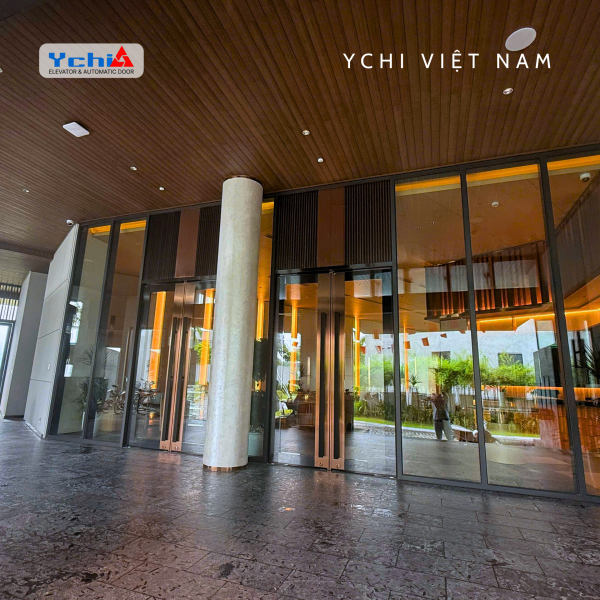 Đội ngũ Ychi Việt Nam chuyên lắp đặt cửa kính thủy lực chuyên nghiệp