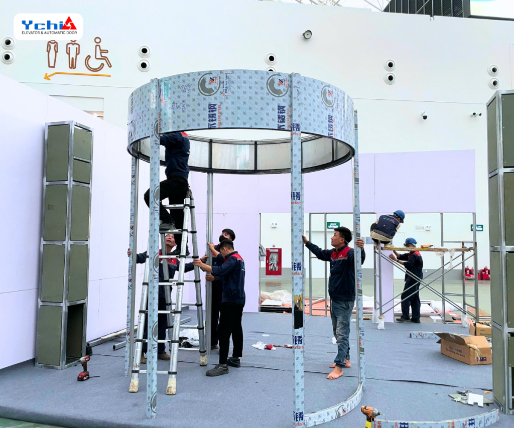 YCHI VIỆT NAM TĂNG TỐC CHUẨN BỊ CHO TRIỂN LÃM QUỐC TẾ NGÀNH CỬA VIỆT NAM 2025 Ychi Việt Nam thực hiện thi công gian hàng trưng bày tại Triển lãm