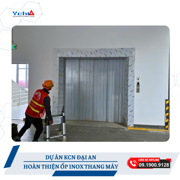 Kỹ thuật viên Ychi Việt Nam thực hiện thi công ốp inox thang máy