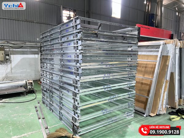 Khung cửa chống cháy được kỹ thuật viên Ychi Việt Nam gia công hoàn chỉnh